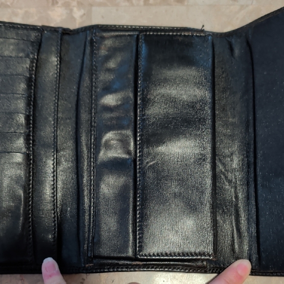 Rehab Gucci Wallet - Picture 4 of 16